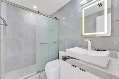 875 E 8th St, Hialeah, FL 33010 - Photo 30