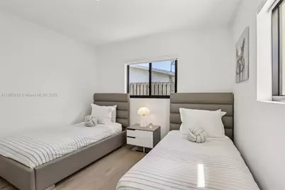 1960 NE 32nd St, Lighthouse Point, FL 33064 - Photo 28