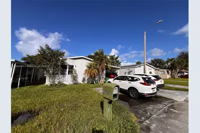 909 SW 131 Way, Davie, FL 33325 - Photo 32