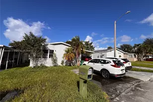 909 SW 131st Way, Davie, FL 33325 - Photo 32