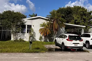 909 SW 131st Way, Davie, FL 33325 - Photo 6