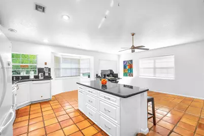 9690 NW 39th St, Cooper City, FL 33024 - Photo 12