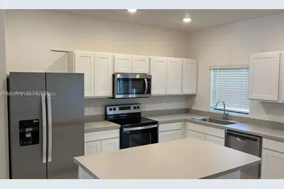 606 SW 12th St, Florida City, FL 33034 - Photo 4