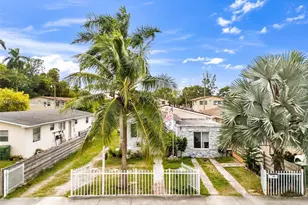 110 NE 9th Ct, Homestead, FL 33030 - Photo 6