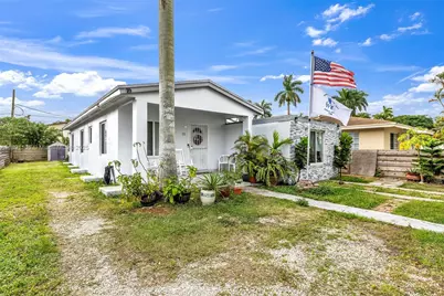 110 NE 9th Ct, Homestead, FL 33030 - Photo 2