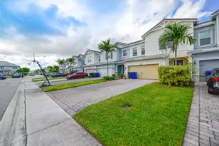 4735 Eucalyptus Dr, Hollywood, FL 33021 - Photo 2