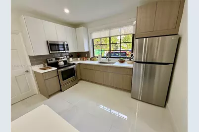 733 Michigan Ave #10, Miami Beach, FL 33139 - Photo 1