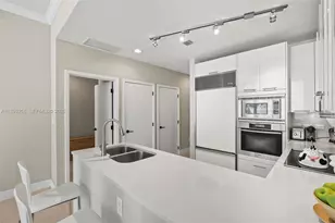 6799 Collins Ave, Miami Beach, FL 33141 - Photo 10