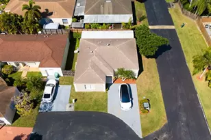 22226 SW 98th Pl, Cutler Bay, FL 33190 - Photo 2