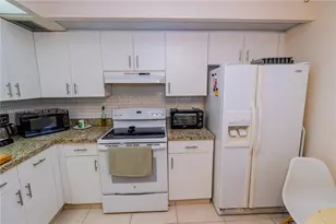 13100 SW 11th Ct, Pembroke Pines, FL 33027 - Photo 8