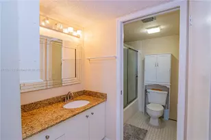 13100 SW 11th Ct, Pembroke Pines, FL 33027 - Photo 22