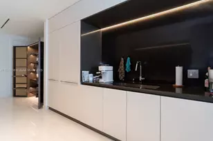 300 Biscayne Blvd Way, Miami, FL 33131 - Photo 16