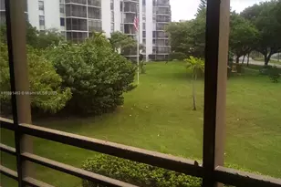 20400 W Country Club Dr, Aventura, FL 33180 - Photo 4