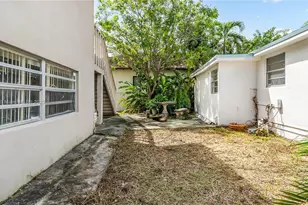 2100 SW 25th St, Miami, FL 33133 - Photo 12