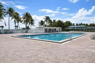 5005 Collins Ave, Miami Beach, FL 33140 - Photo 16