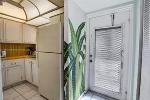 9041 Sunrise Lakes Blvd, Sunrise, FL 33322 - Photo 8