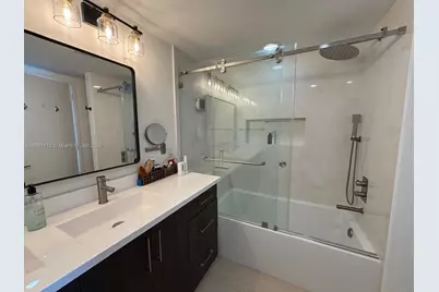 185 SW 7th St #3403, Miami, FL 33130 - Photo 8