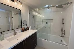 185 SW 7th St, Miami, FL 33130 - Photo 8