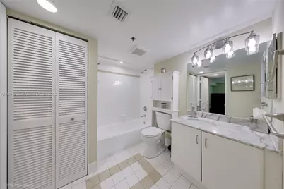 1200 Brickell Bay Dr #3506, Miami, FL 33131 - Photo 8