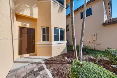 949 NE 41st Ave, Homestead, FL 33033 - Photo 8