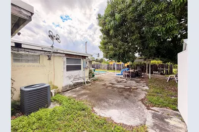 3201 NW 83rd St, Miami, FL 33147 - Photo 28
