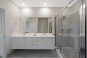 8167 NW 41st St, Doral, FL 33166 - Photo 18