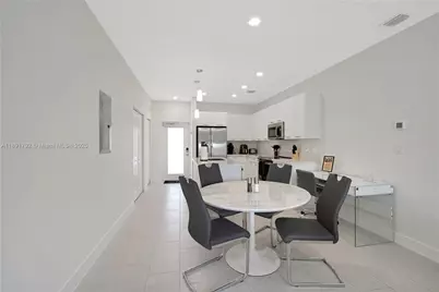 8167 NW 41st St #E-203, Doral, FL 33166 - Photo 6