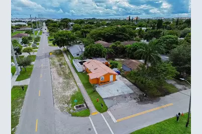 2112 NW 5th St, Pompano Beach, FL 33069 - Photo 1