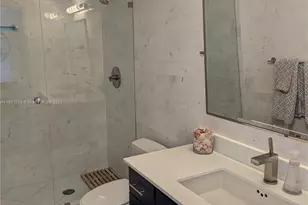 41 SE 5th St, Miami, FL 33131 - Photo 22