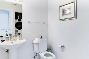 601 NE 36th St, Miami, FL 33137 - Photo 12