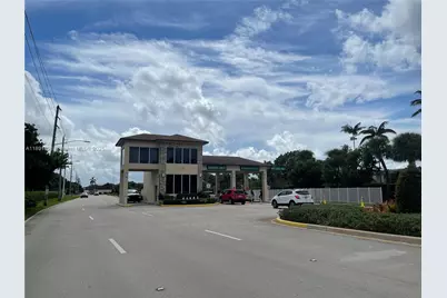 800 SW 142nd Ave #104N, Pembroke Pines, FL 33027 - Photo 2