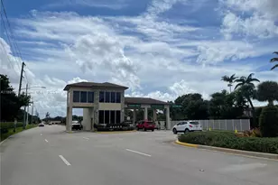800 SW 142nd Ave, Pembroke Pines, FL 33027 - Photo 2