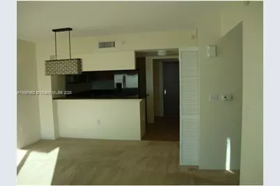 31 SE 5 St #1210, Miami, FL 33131 - Photo 4