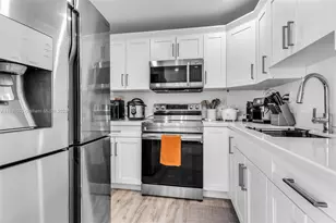 9310 Fontainebleau Blvd, Miami, FL 33172 - Photo 8