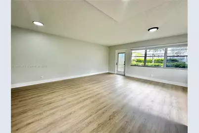 213 Oakridge  N #213, Deerfield Beach, FL 33442 - Photo 4