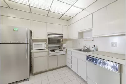 1980 S Ocean Dr #21E, Hallandale Beach, FL 33009 - Photo 12