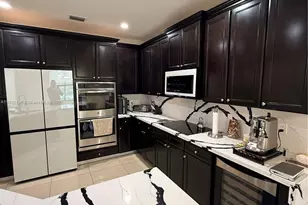 8640 NW 101st Pl, Doral, FL 33178 - Photo 16