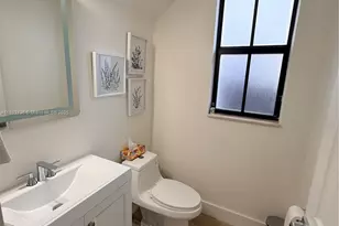 8640 NW 101st Pl, Doral, FL 33178 - Photo 32