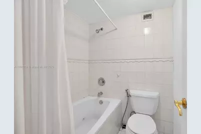 6039 Collins Ave #311, Miami Beach, FL 33140 - Photo 16