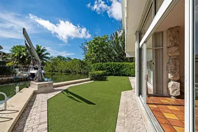 2120 S Bayshore Dr, Miami, FL 33133 - Photo 22