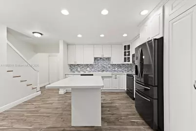 281 Jacaranda Dr #13, Plantation, FL 33324 - Photo 8