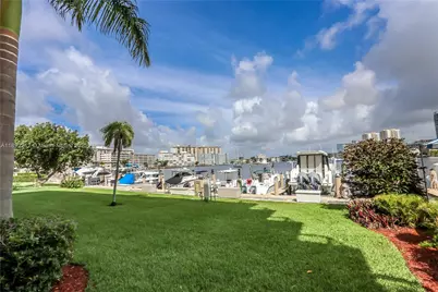 126 Golden Isles Dr #32A, Hallandale Beach, FL 33009 - Photo 18