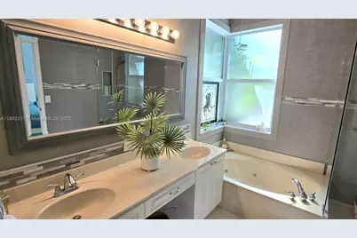 1406 NW 159th Ln, Pembroke Pines, FL 33028 - Photo 22