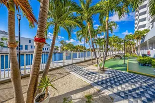 137 Golden Isles Dr, Hallandale Beach, FL 33009 - Photo 20