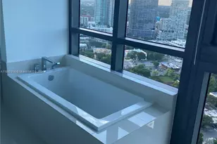 650 NE 32nd St, Miami, FL 33137 - Photo 4