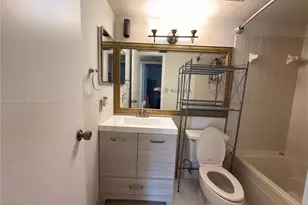 11266 SW 12th St, Pembroke Pines, FL 33025 - Photo 20