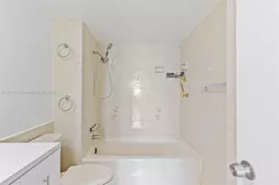 6450 Collins Ave, Miami Beach, FL 33141 - Photo 22