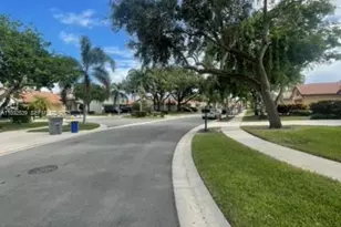 10744 Santa Laguna Dr, Boca Raton, FL 33428 - Photo 12