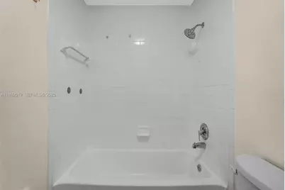 7785 W 30th Ct #F-210, Hialeah, FL 33018 - Photo 14