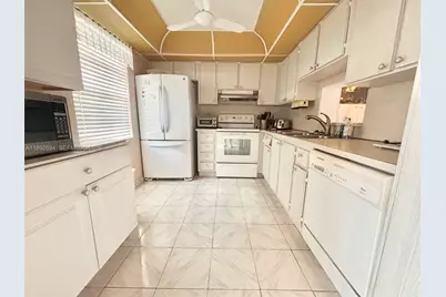 141 SE 3rd Ave #402, Dania Beach, FL 33004 - Photo 8